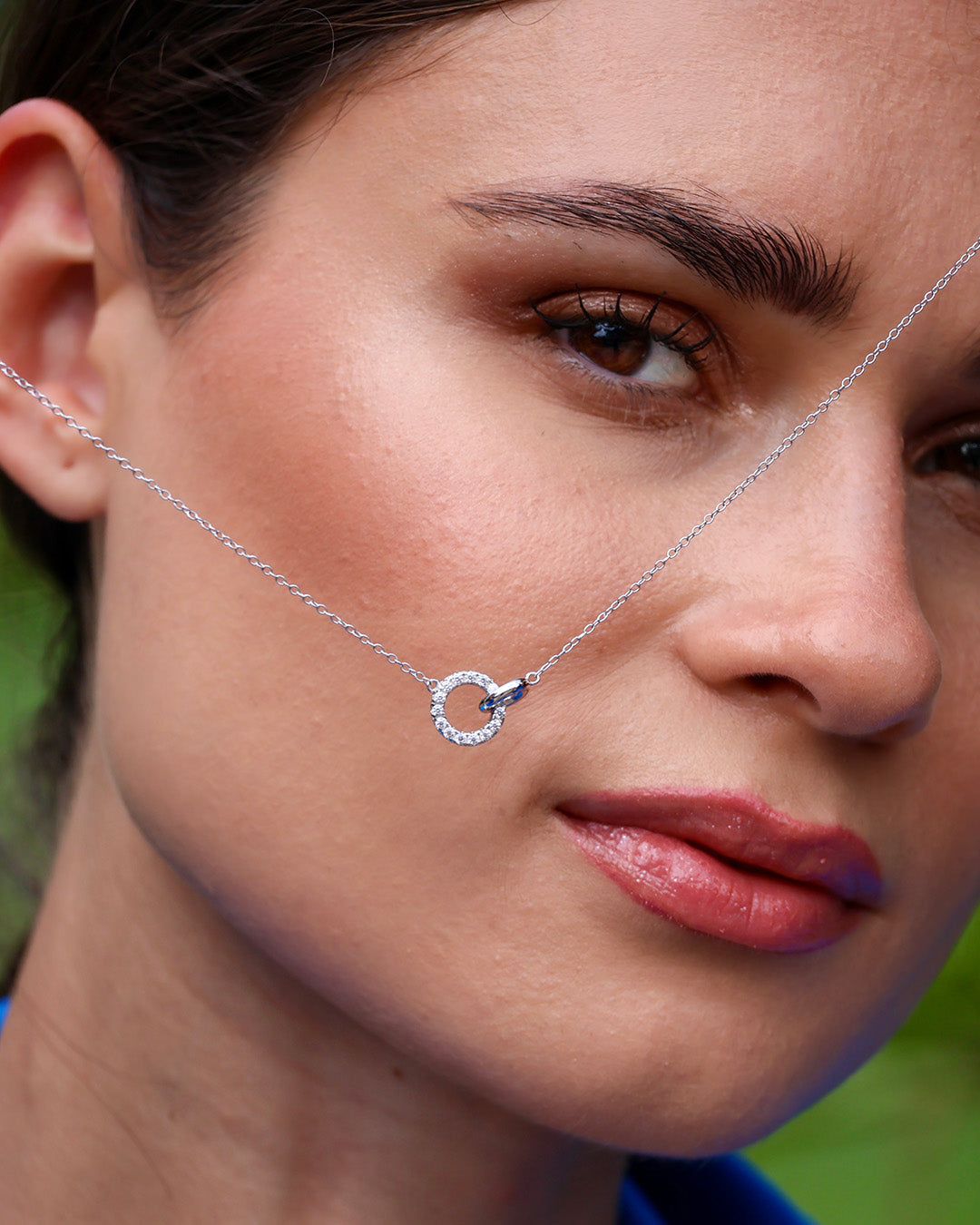 Сребърно колие с камъчета "Léonie" покритие бяло злато