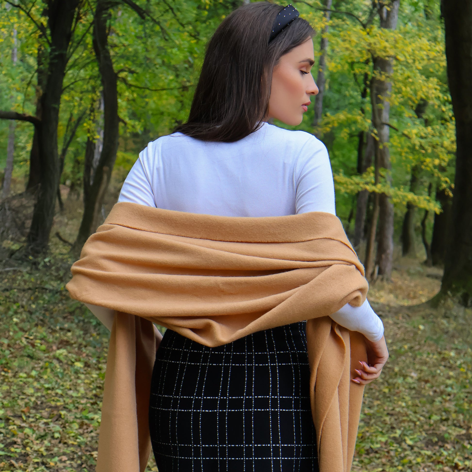 Шал “Luna” – мекота и елегантност от 100% вълна