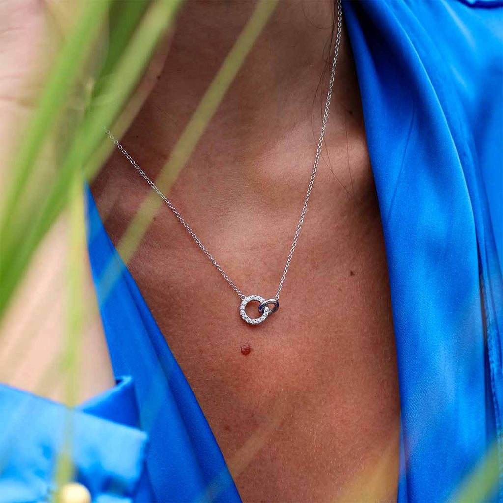 Сребърно колие с камъчета "Léonie" покритие бяло злато